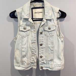 Large Abercrombie kids but fits like a women’s XS!